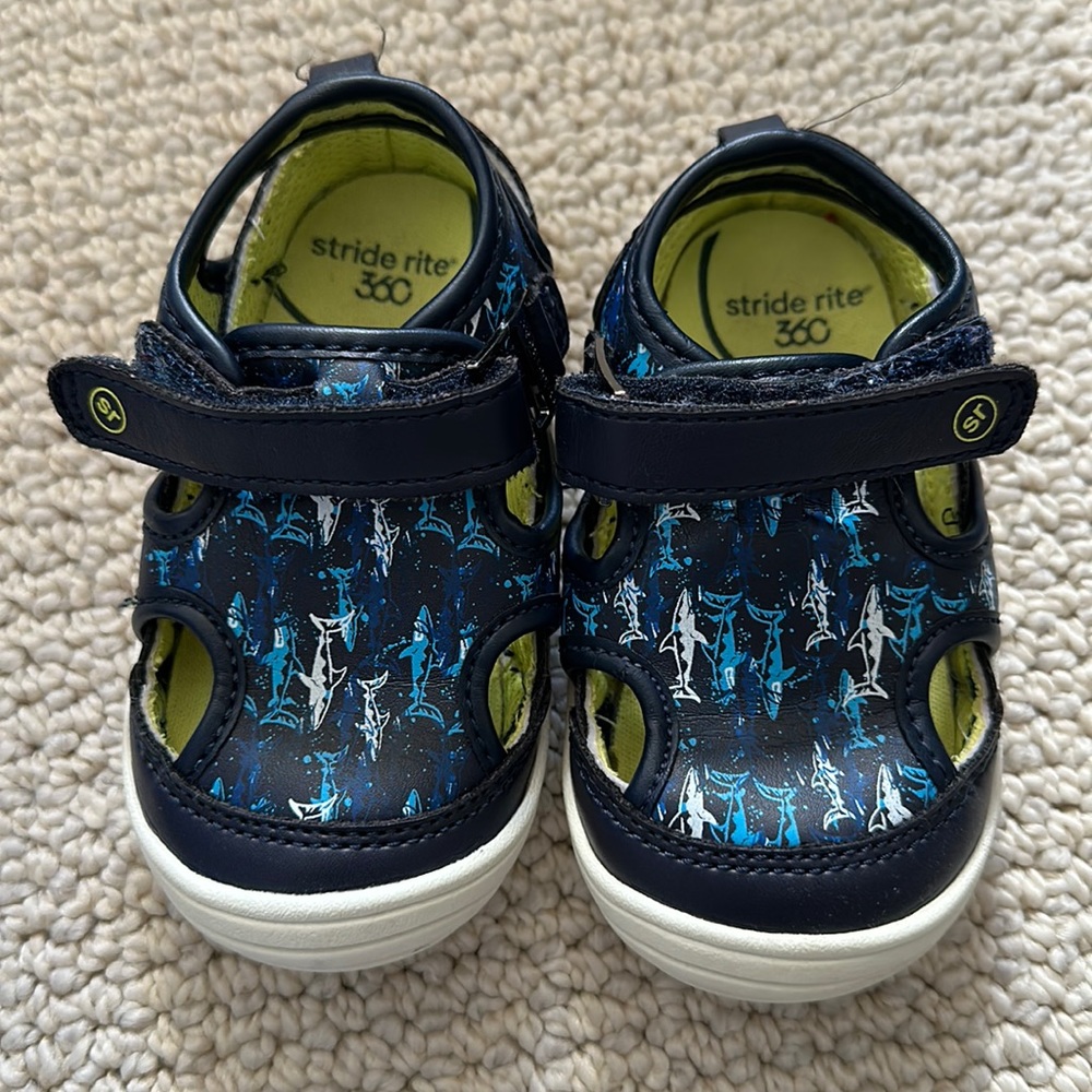 stride rite 360 water shoes size 4